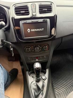 RENAULT-LOGAN-2021