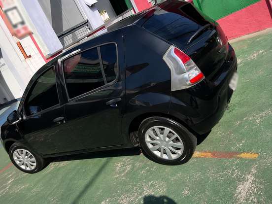 RENAULT-SANDERO-2014