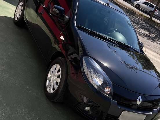 RENAULT-SANDERO-2014