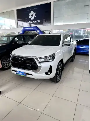 TOYOTA-HILUX-2023