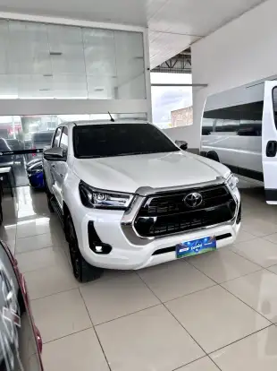 TOYOTA-HILUX-2023