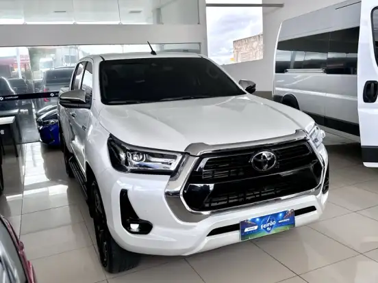 TOYOTA-HILUX-2.8 D-4D TURBO DIESEL CD SRX 4X4 AUTOMÁTICO TOYOTA-HILUX-2023