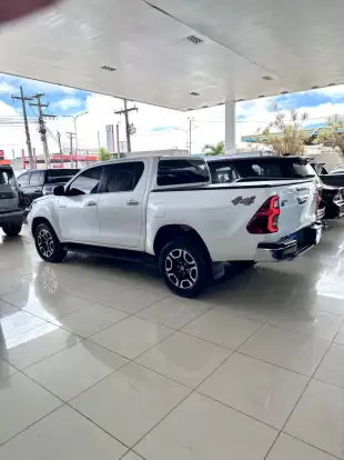 TOYOTA-HILUX-2023
