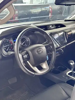 TOYOTA-HILUX-2023