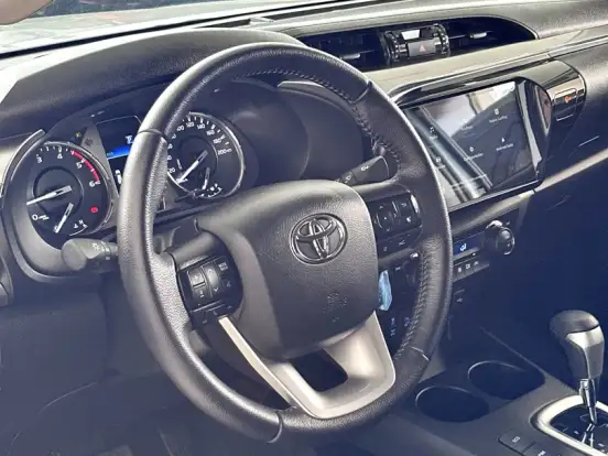 TOYOTA-HILUX-2.8 D-4D TURBO DIESEL CD SRX 4X4 AUTOMÁTICO TOYOTA-HILUX-2023
