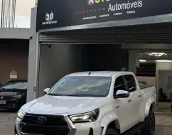 TOYOTA HILUX 2.8 D-4D TURBO DIESEL CD SRX PLUS 4X4 AUTOMÁTICO TOYOTA HILUX 2.8 D-4D TURBO DIESEL CD SRX PLUS 4X4 AUTOMÁTICO