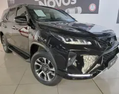 TOYOTA HILUX SW4 2.8 D-4D TURBO DIESEL DIAMOND 7L 4X4 AUTOMÁTICO TOYOTA HILUX SW4 2.8 D-4D TURBO DIESEL DIAMOND 7L 4X4 AUTOMÁTICO