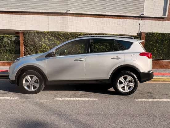 TOYOTA-RAV4-2.0 4X2 16V GASOLINA 4P AUTOMÁTICO TOYOTA-RAV4-2013