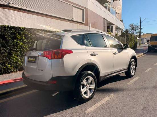 TOYOTA-RAV4-2013