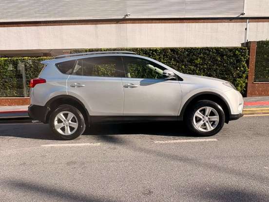 TOYOTA-RAV4-2013