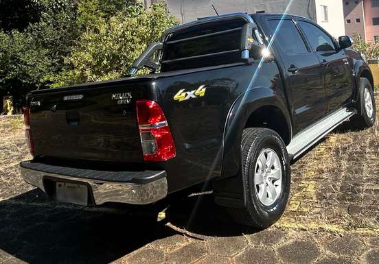TOYOTA-HILUX-2012