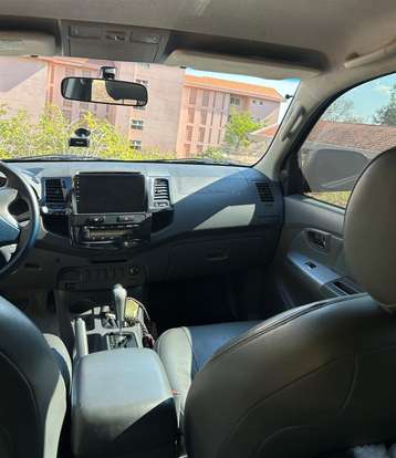 TOYOTA-HILUX-2012