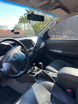 TOYOTA-HILUX-2012