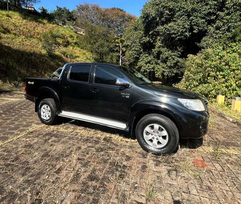 TOYOTA-HILUX-2012