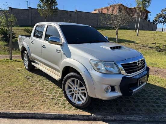 TOYOTA-HILUX-2012