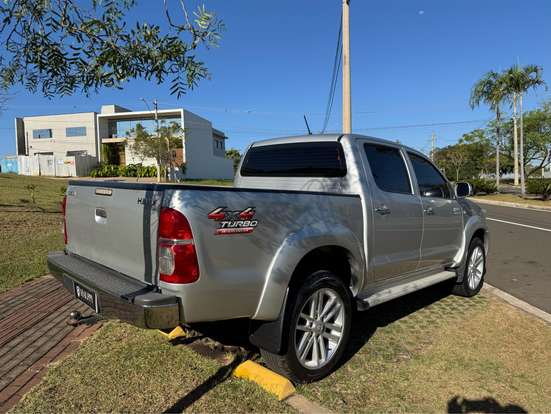 TOYOTA-HILUX-2012