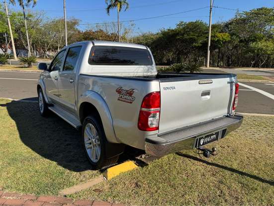 TOYOTA-HILUX-2012