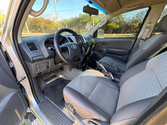 TOYOTA-HILUX-2012