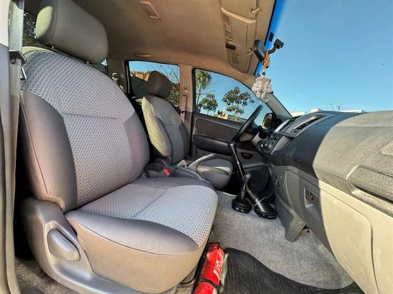TOYOTA-HILUX-2012