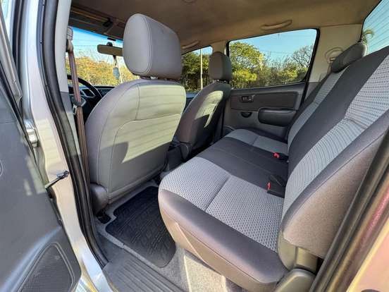TOYOTA-HILUX-2012
