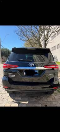TOYOTA HILUX SW4 2.8 D-4D TURBO DIESEL SRX 4X4 AUTOMÁTICO