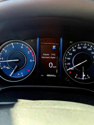 TOYOTA-HILUX SW4-2023