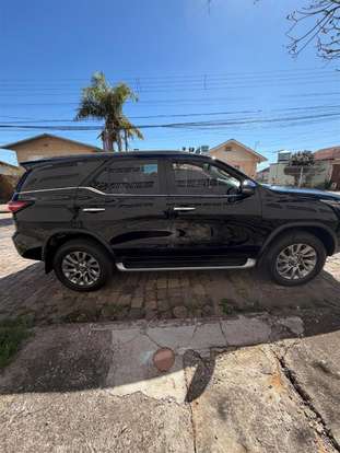 TOYOTA-HILUX SW4-2023