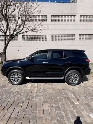 TOYOTA-HILUX SW4-2023
