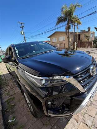 TOYOTA-HILUX SW4-2023