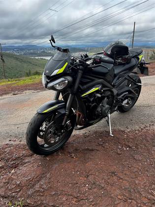 TRIUMPH STREET TRIPLE 765 RS 