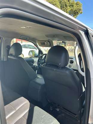 VOLKSWAGEN-AMAROK-2012