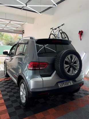 VOLKSWAGEN-CROSSFOX-2016