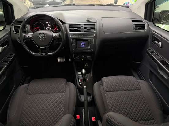 VOLKSWAGEN-CROSSFOX-2016