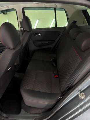 VOLKSWAGEN-CROSSFOX-2016