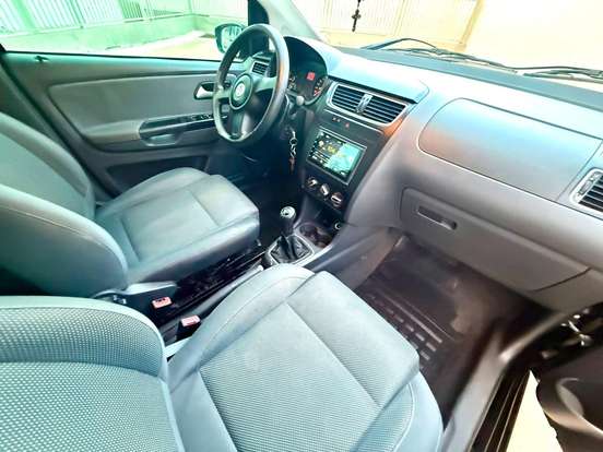 VOLKSWAGEN-FOX-2012