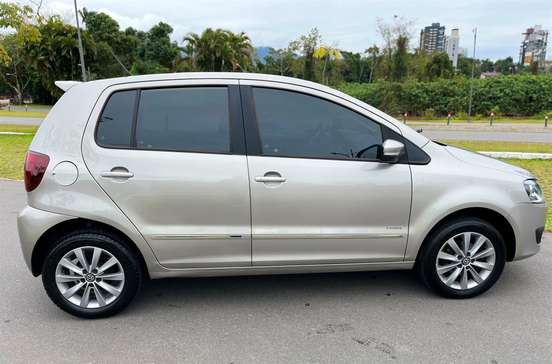 VOLKSWAGEN-FOX-2011
