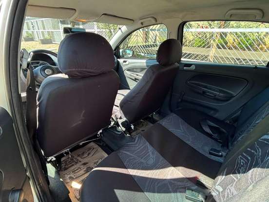 VOLKSWAGEN-GOL-2009