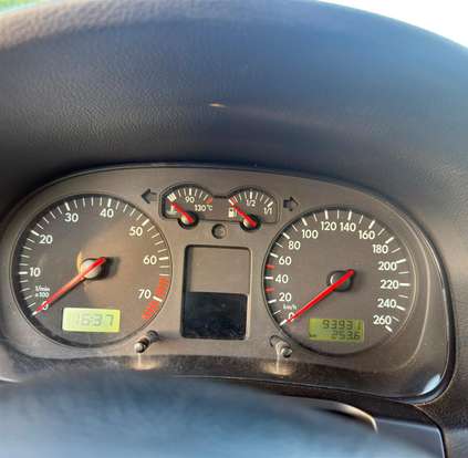 VOLKSWAGEN-GOLF-2000