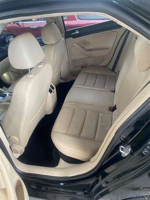 VOLKSWAGEN-JETTA-2010