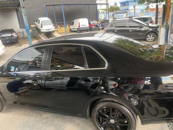 VOLKSWAGEN-JETTA-2010
