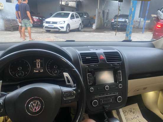 VOLKSWAGEN-JETTA-2010