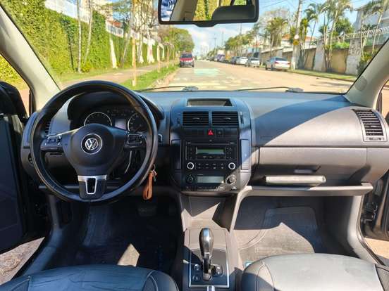 VOLKSWAGEN-POLO SEDAN-2009