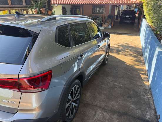 VOLKSWAGEN-TAOS-2023