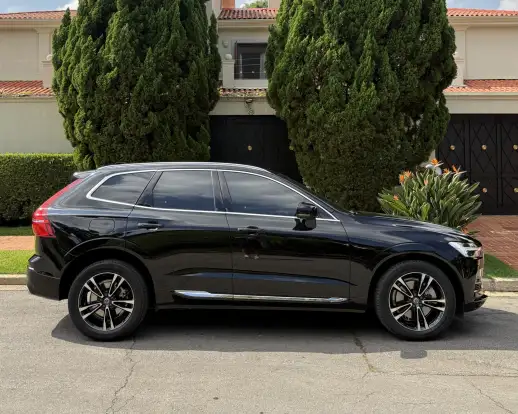 VOLVO-XC60-2020
