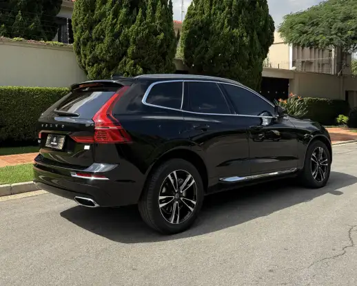 VOLVO-XC60-2020