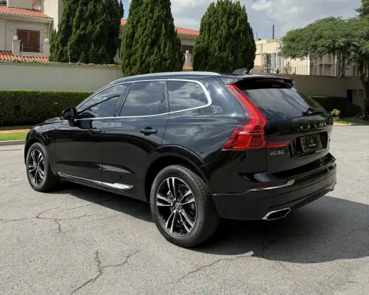 VOLVO-XC60-2020