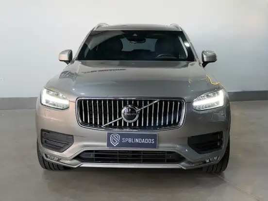VOLVO-XC90-2020