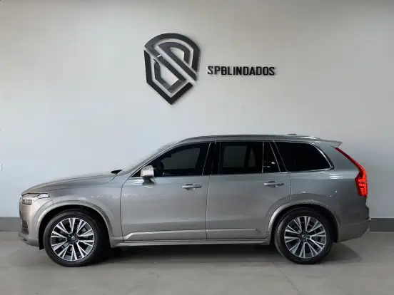 VOLVO-XC90-2020