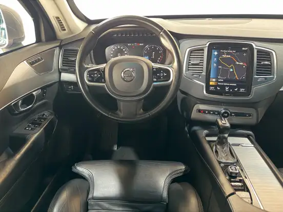 VOLVO-XC90-2020