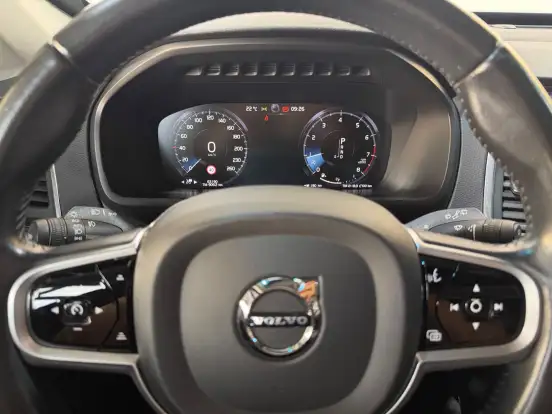 VOLVO-XC90-2020
